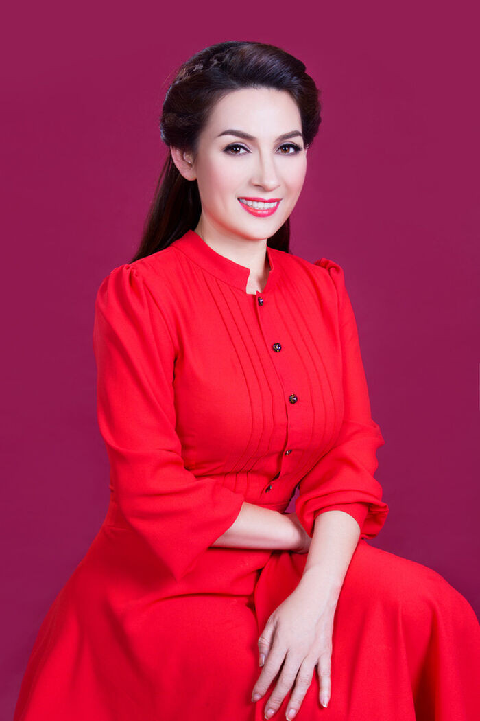 Con gái Phi Nhung: 'Có thể tuần sau người ta sẽ rút ống thở cho mẹ'