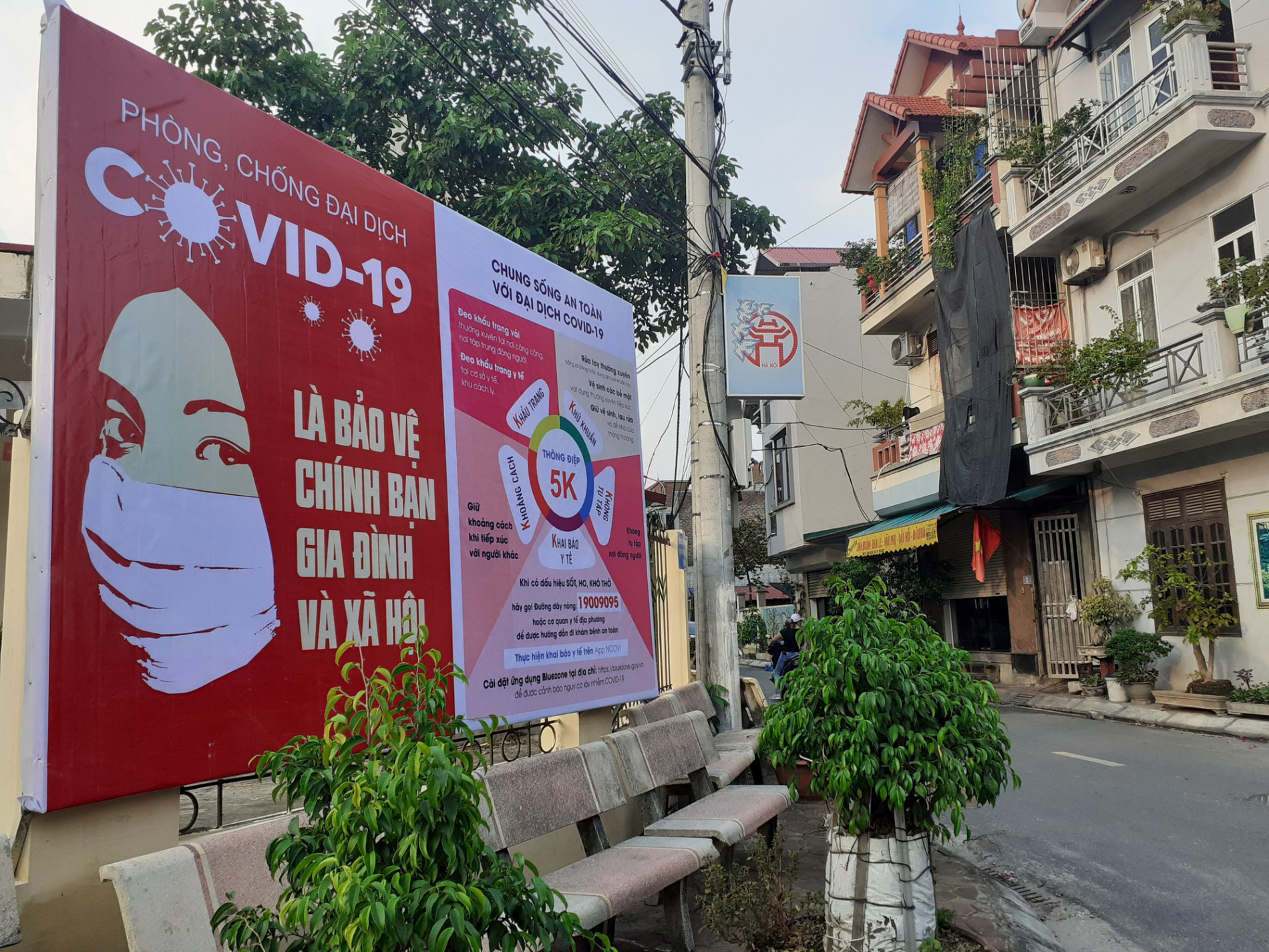 Vụ đình chỉ nữ cán bộ ở Hà Nội: Yêu cầu công khai trên Đài truyền thanh quyết định sai trái của UBND xã - Ảnh 1.