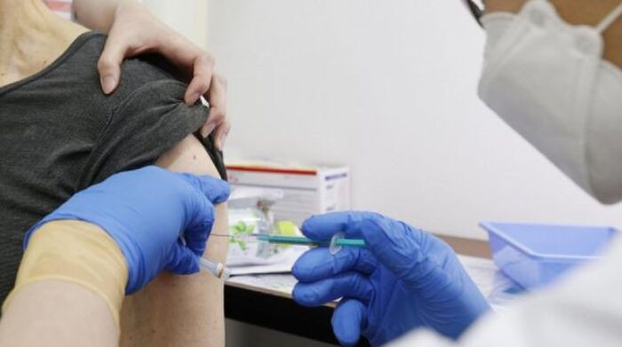 Nhật Bản phát hiện 5 lọ vaccine Pfizer chứa chất lạ Ảnh 5