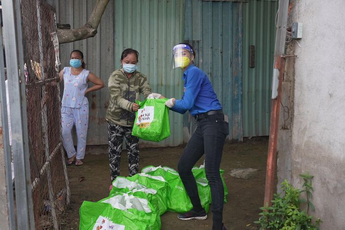 H'Hen Niê trở thành đại sứ của chương trình 'Triệu túi an sinh'