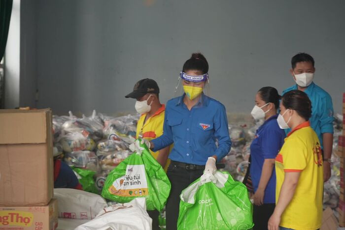 H'Hen Niê trở thành đại sứ của chương trình 'Triệu túi an sinh'