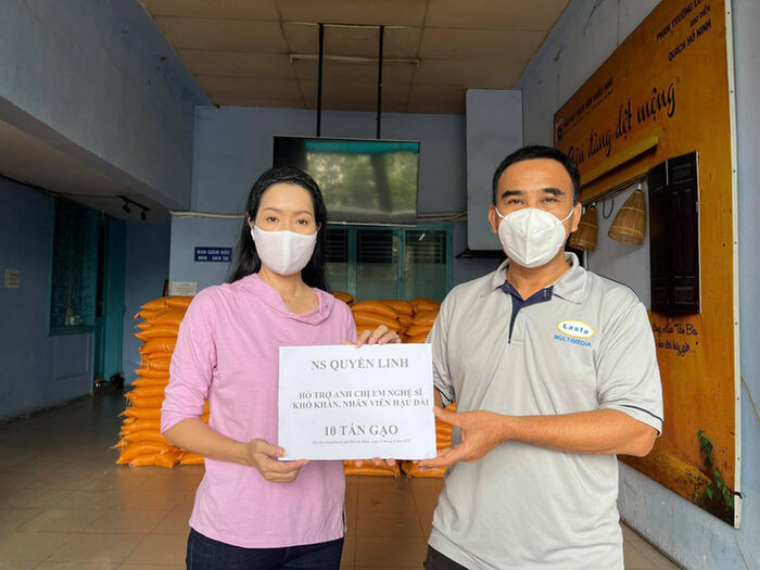 Hết chăm lo cho người dân, MC Quyền Linh tiếp tục giúp đỡ nghệ sĩ nghèo, anh em công nhân sân khấu