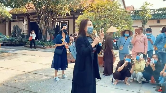 MC Kỳ Duyên chia sẻ kỉ niệm với Phi Nhung kèm câu nói: 'Mình con bị cũng được, mọi người không được bệnh'