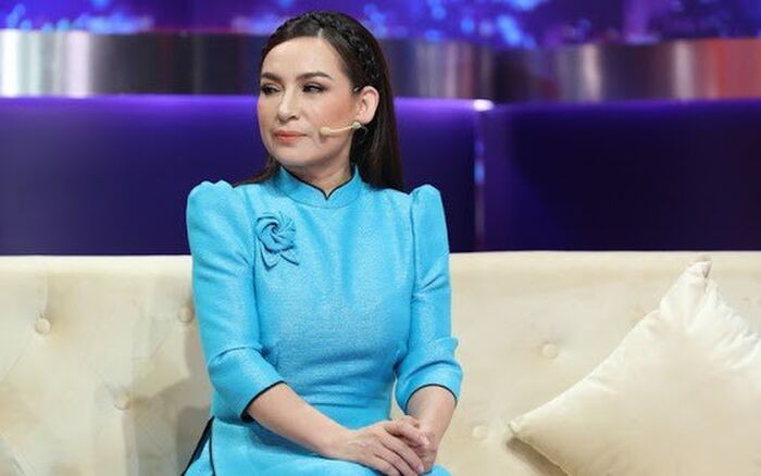 MC Kỳ Duyên chia sẻ kỉ niệm với Phi Nhung kèm câu nói: 'Mình con bị cũng được, mọi người không được bệnh'