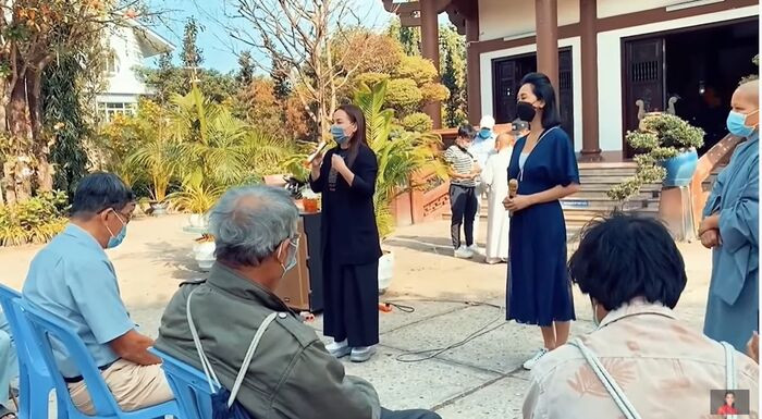 MC Kỳ Duyên chia sẻ kỉ niệm với Phi Nhung kèm câu nói: 'Mình con bị cũng được, mọi người không được bệnh'