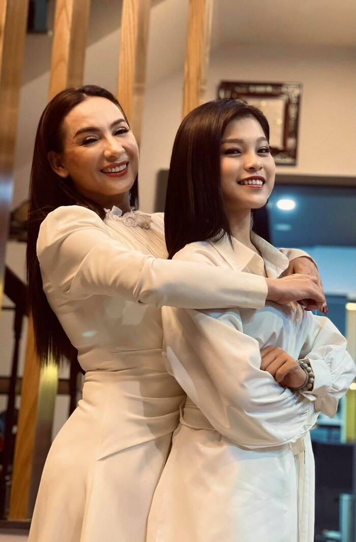 Con gái nuôi Phi Nhung bày tỏ: 'Vừa cái bụng tôi', khi đọc tin Nhâm Hoàng Khang bị bắt