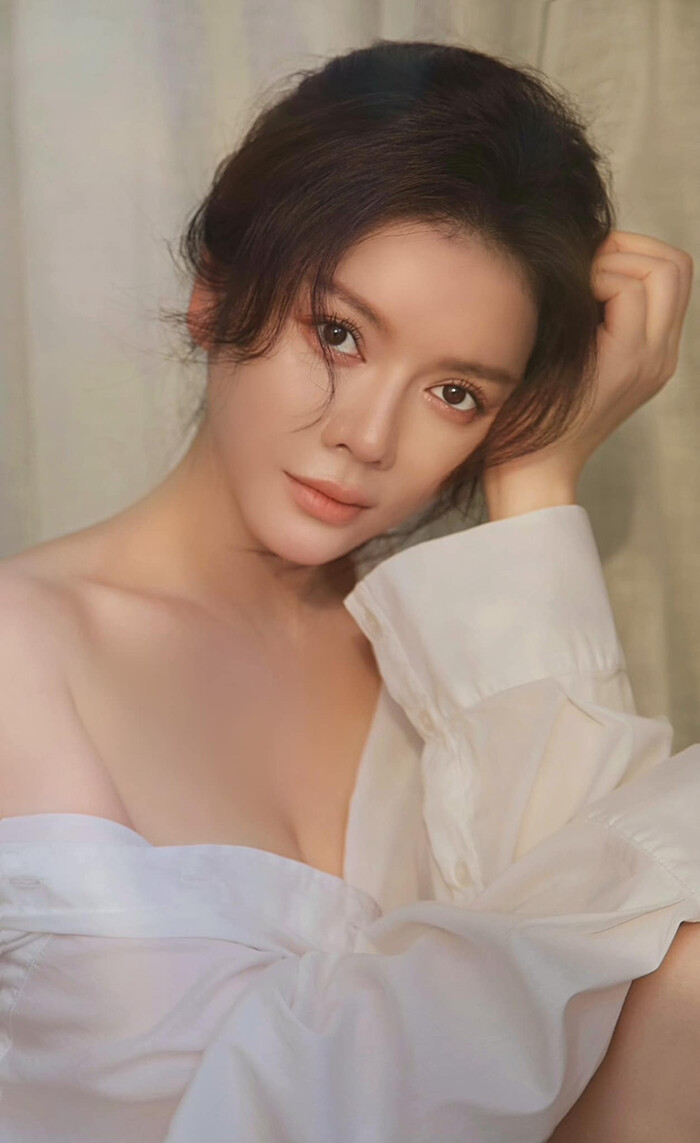 Lý Nhã Kỳ khiến fan hú hồn khi xuất hiện với khuôn mặt già nua, tóc tai rũ rượi, chuyện gì đây?