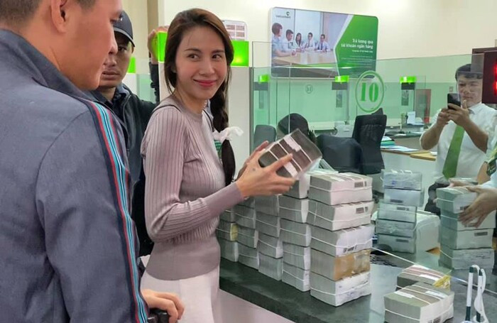 Một huyện ở Quảng Bình yêu cầu các xã, thị trấn kiểm chứng lại hoạt động từ thiện của ca sĩ Thủy Tiên