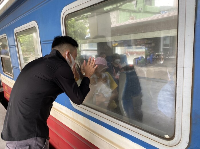 Hành trình hồi hương của 2.800 mảnh đời về Quảng Bình: Người mang theo hài cốt, người chỉ vừa sinh con Ảnh 4