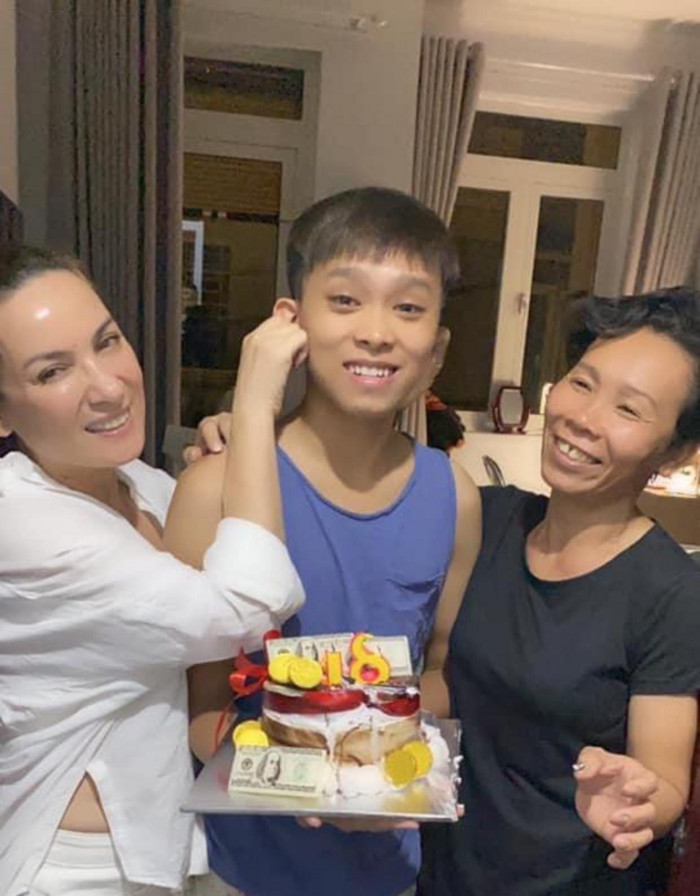 Trợ lý ca sĩ Phi Nhung 'nói lời ruột gan' với Hồ Văn Cường: 'Nhạt lắm, bạc lắm, thương lầm con ơi'