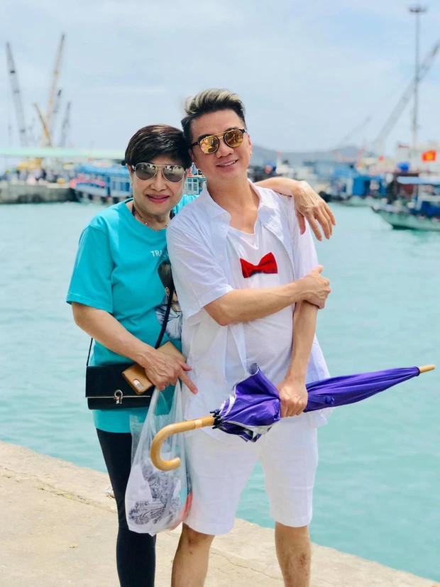 'Bà xã trên giấy tờ' của Đàm Vĩnh Hưng có động thái đặc biệt dành cho nam ca sĩ sau khi đệ đơn ly hôn
