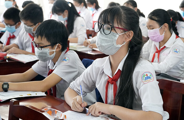 Bộ GD&ĐT: Không thu thêm phí ôn tập kiến thức khi học sinh trở lại trường