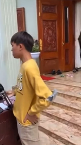 Xôn xao clip Hồ Văn Cường xuất hiện tại quê nhà hậu ồn ào cát-sê