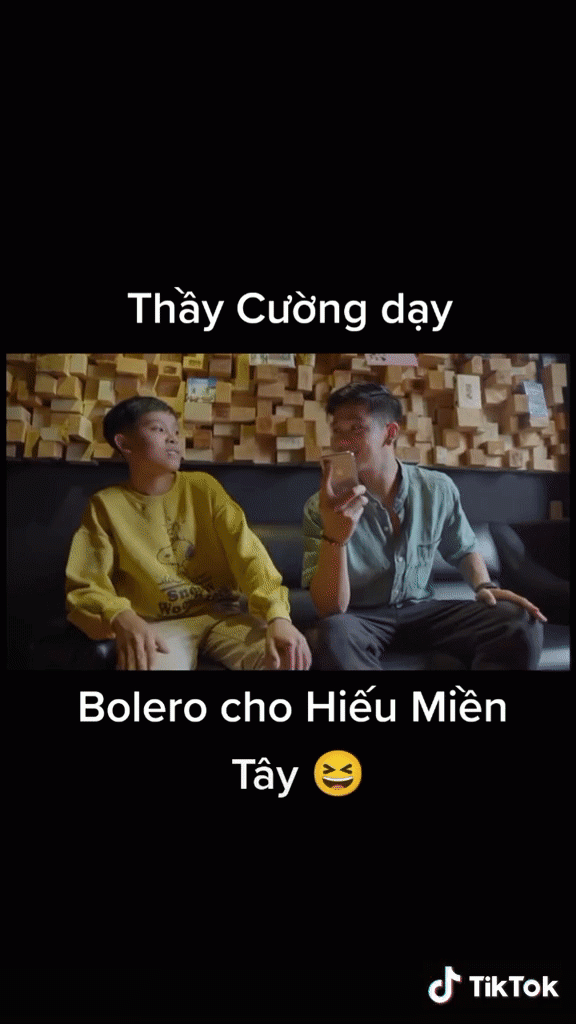 Giữa ồn ào, dân tình xôn xao lại clip Hồ Văn Cường nhiệt tình chỉ dẫn một nam ca sĩ nổi tiếng hát bolero