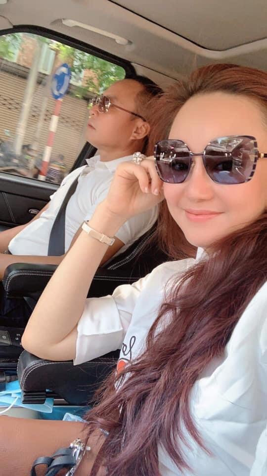 Vy Oanh 'tung' bằng chứng chứng minh 'độ giàu' của ông xã chủ tịch, làm rõ thông tin 'đẻ thuê'