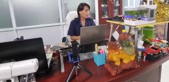 'Con trai' ông Lê Tùng Vân: 'Tôi đã tận mắt chứng kiến ông ấy qua lại với nhiều phụ nữ' Ảnh 1