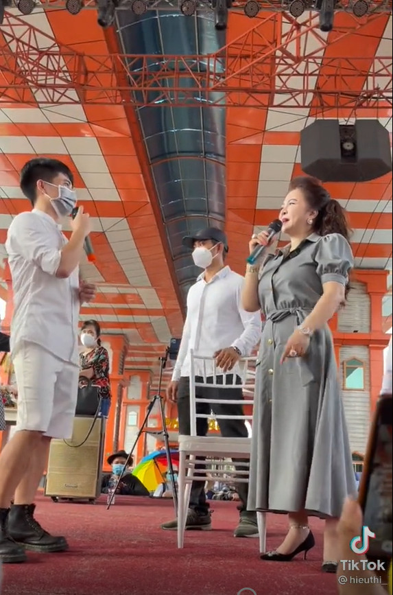 CEO Đại Nam hỏi thăm 'trai đẹp', tiết lộ thái độ bất ngờ của ông Dũng 'lò vôi' mỗi khi livestream