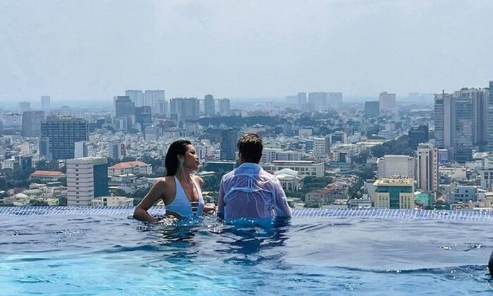 'Vợ cũ' Đàm Vĩnh Hưng có động thái liên quan đến bức ảnh nam ca sĩ thân thiết với siêu mẫu Minh Tú