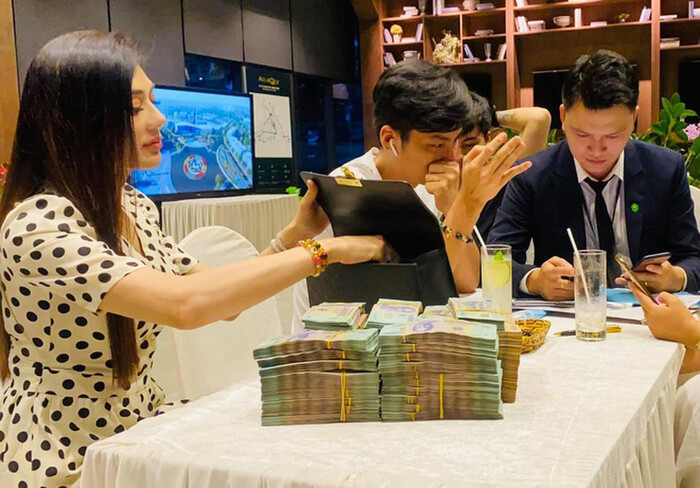 Một nữ ca sĩ vừa sắm biệt thự triệu đô chỉ sau 2 năm 'buôn đất'