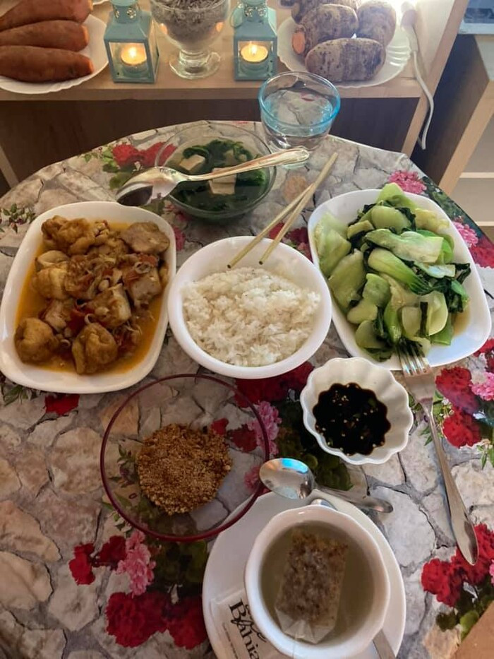 Em trai cố ca sĩ Phi Nhung khoe mâm cơm cúng thất thứ 6, nhắc nhớ về chị gái khiến ai cũng nghẹn ngào