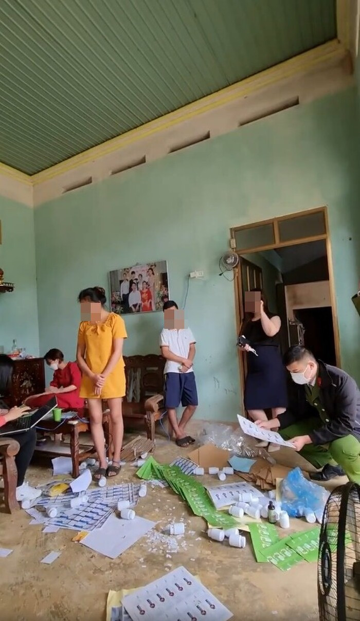Xôn xao vụ nữ đại gia 'dược phẩm' gay gắt tố cáo đối tượng lừa đảo: Mua cám gà rồi đóng lọ giả thuốc quý
