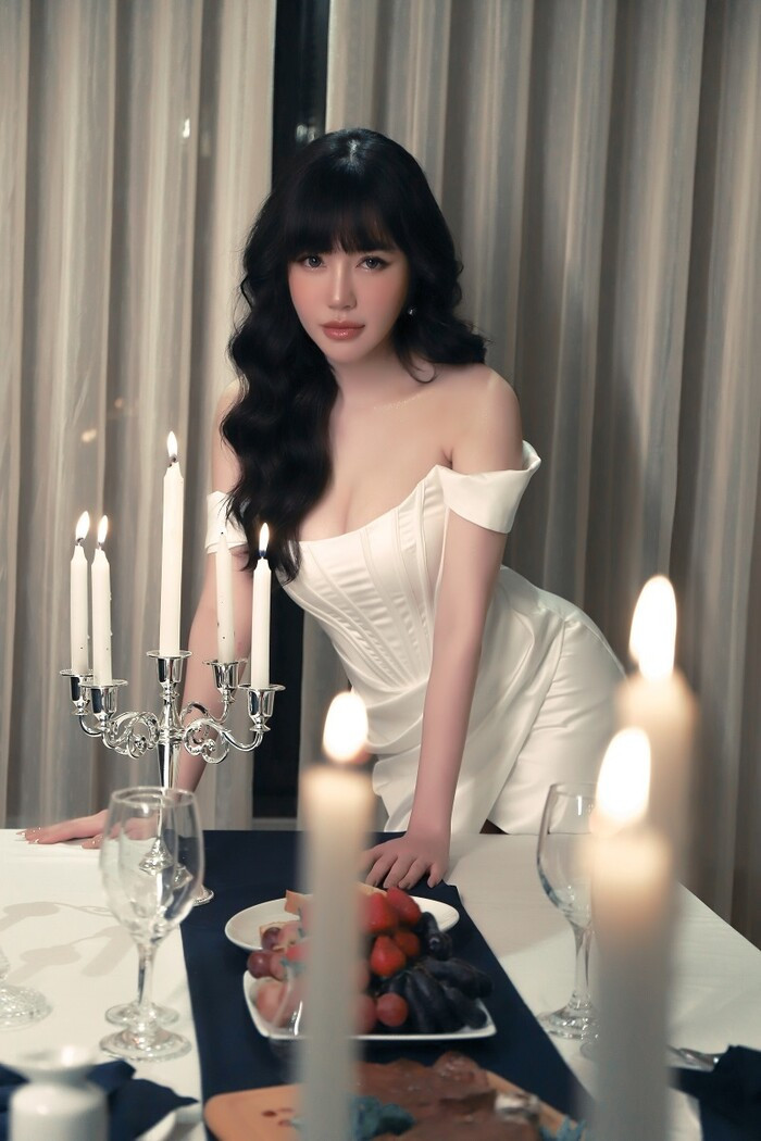 Elly Trần trưng trổ đường cong quyến rũ ở tuổi 34, còn tiết lộ 'bí mật động trời' suốt 10 năm trong nghề