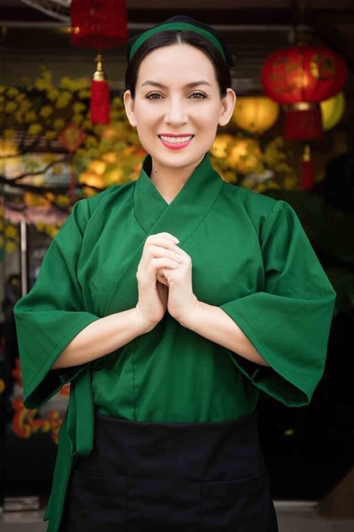 Cúng 49 ngày cho Phi Nhung ở Mỹ, nghẹn ngào trước bức ảnh cố ca sĩ bên món ăn yêu thích