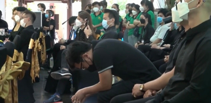 Trường Giang bật khóc, lặng người trước di ảnh, Vy Oanh nghẹn ngào hát tiễn ca sĩ Phi Nhung Ảnh 4