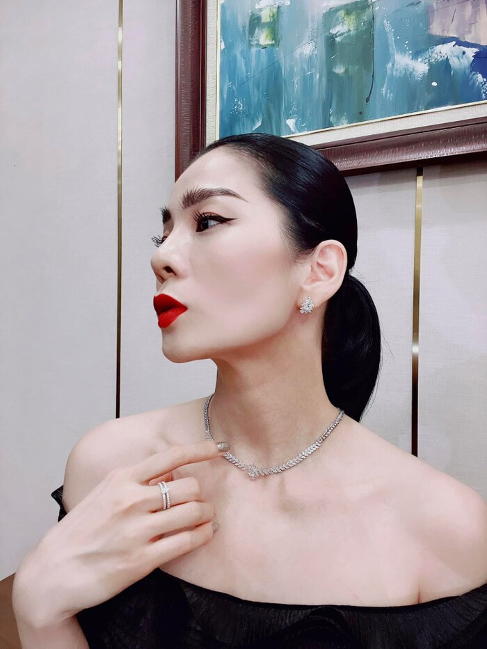 Lệ Quyên bỗng dưng triết lý về chuyện chia tay, 'xa nhau vì không đủ yêu chứ chưa chắc vì không đủ tiền'