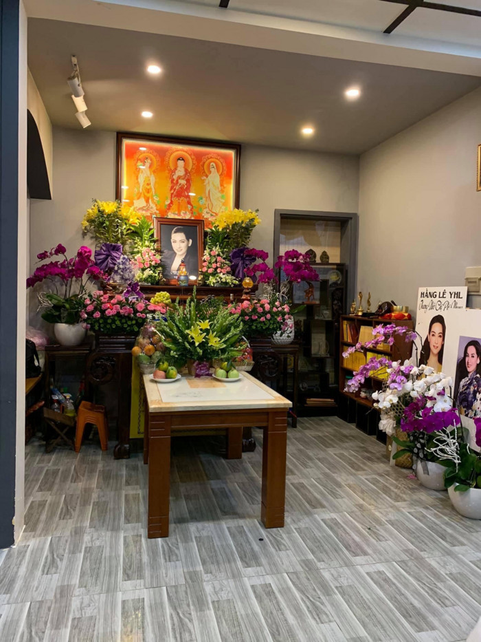 Trợ lý Phi Nhung lên tiếng trước thông tin cấm Hồ Văn Cường đến cúng 49 ngày của mẹ nuôi