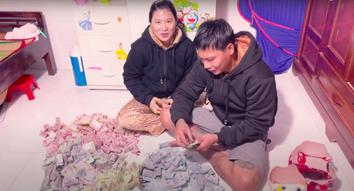 Lộc Fuho công bố số tiền vừa đập ba con heo đất để xây nhà mới