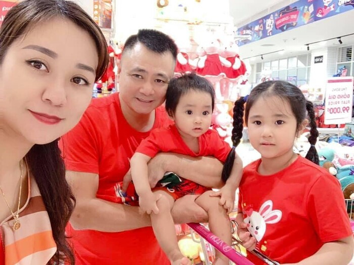 Bị mỉa mai chuyện 2 đời vợ, NSND Tự Long đối đáp sâu cay