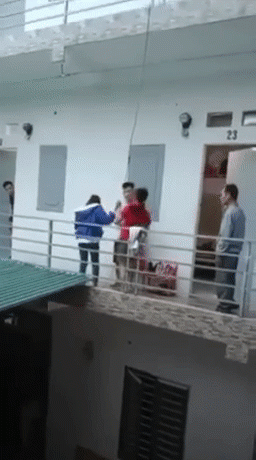 Đánh ghen ồn ào tại phòng trọ: Vợ nổi cơn thịnh nộ, vung tay tát cả chồng cùng nhân tình 'cháy má' Ảnh 4