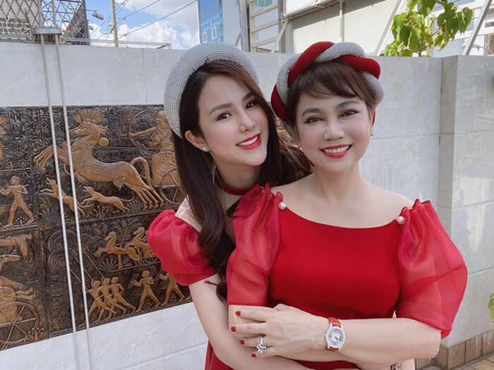 Diệp Lâm Anh tung ảnh tình tứ bên trai lạ giữa lùm xùm ly hôn