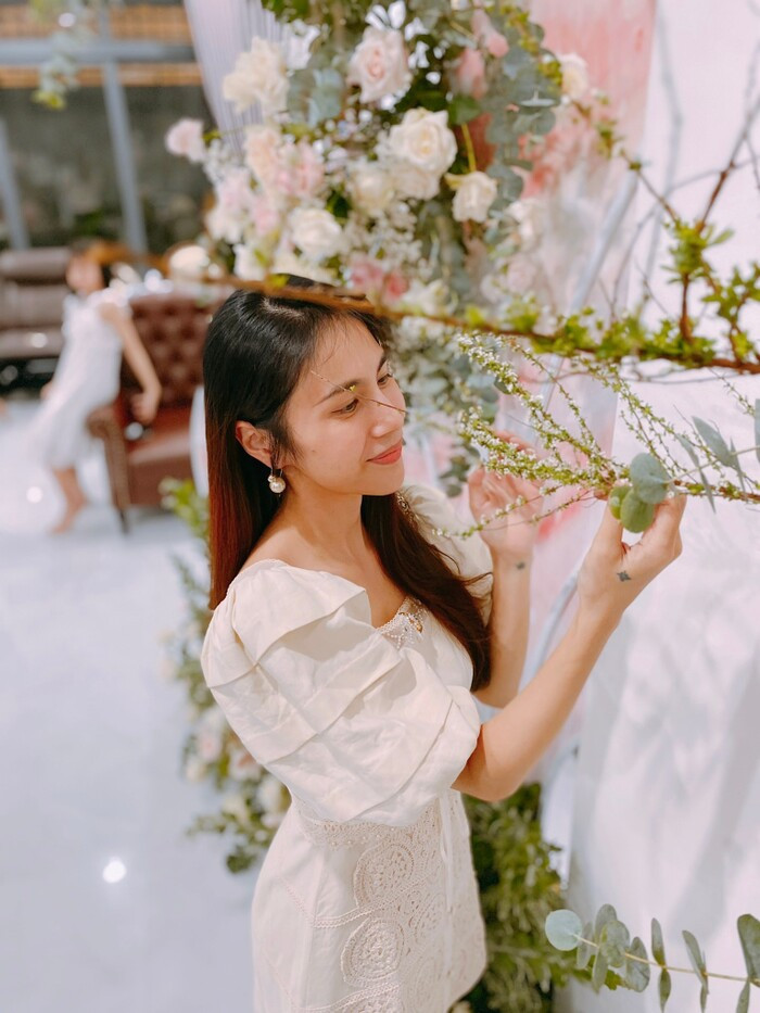 Thủy Tiên bất ngờ bị 'đánh úp' trong ngày đặc biệt, người đứng đằng sau là ông xã Công Vinh Ảnh 1