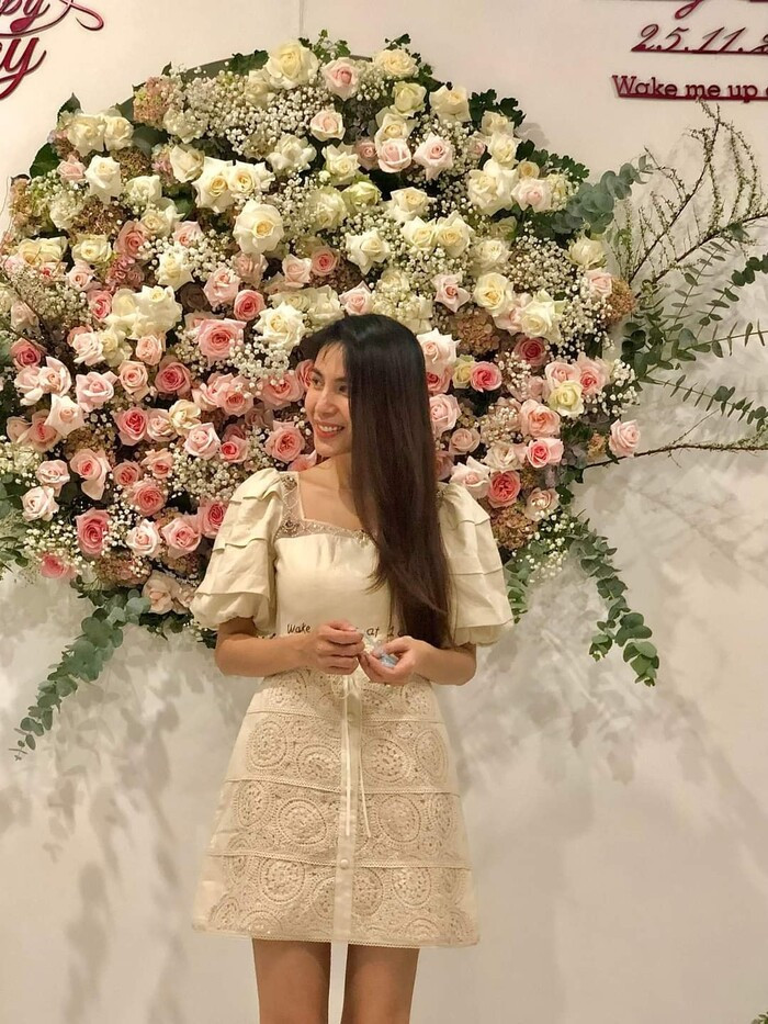 Thủy Tiên bất ngờ bị 'đánh úp' trong ngày đặc biệt, người đứng đằng sau là ông xã Công Vinh Ảnh 6