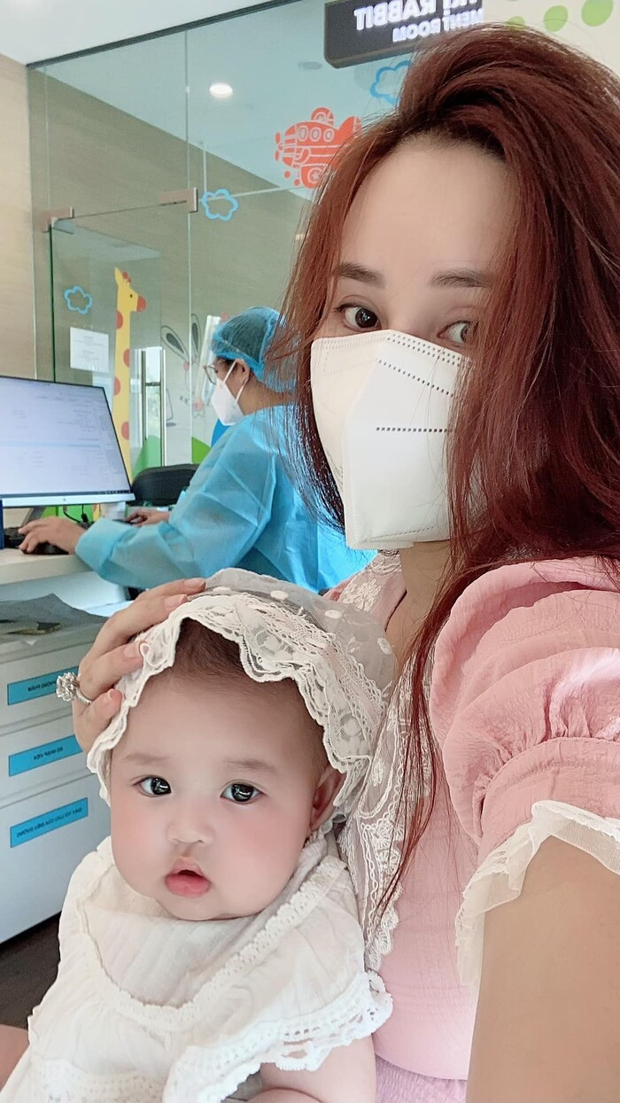 Vy Oanh lần đầu đăng ảnh 'full HD' diện mạo nhóc tỳ thứ ba