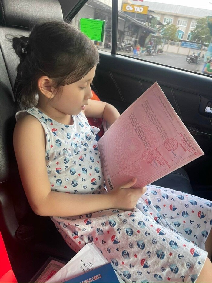 Trang Trần 'chơi lớn', tặng con gái sổ đỏ nhân dịp sinh nhật