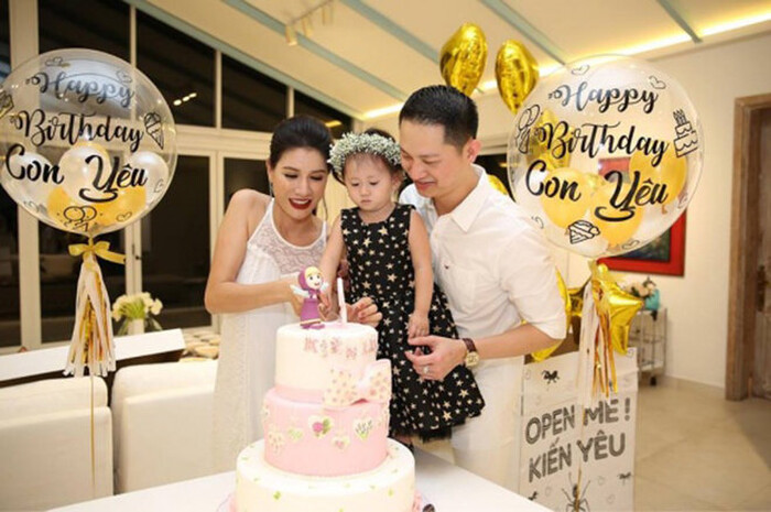 Trang Trần 'chơi lớn', tặng con gái sổ đỏ nhân dịp sinh nhật