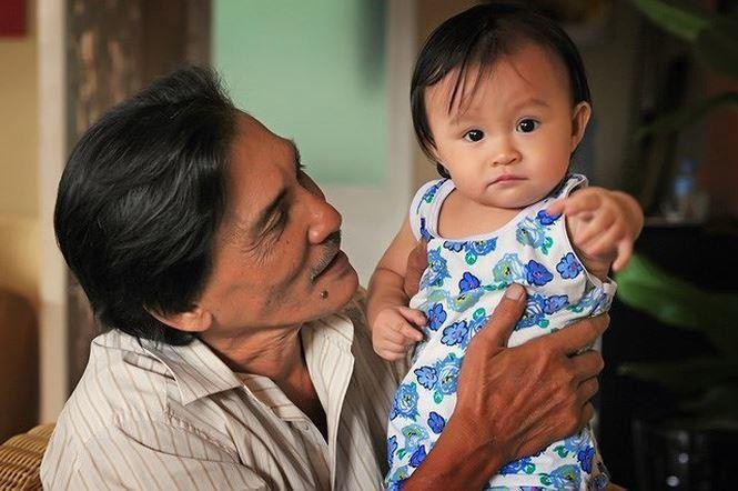 NS Thương Tín bật khóc vì nhớ con gái: 'Gọi điện ít khi nào gặp được nó lắm, người ta không bắt máy'