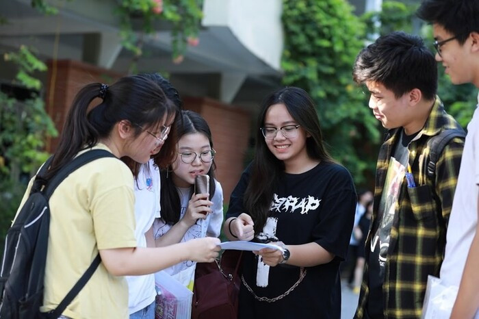 Nhiều đại học cho sinh viên trở lại trường học trực tiếp