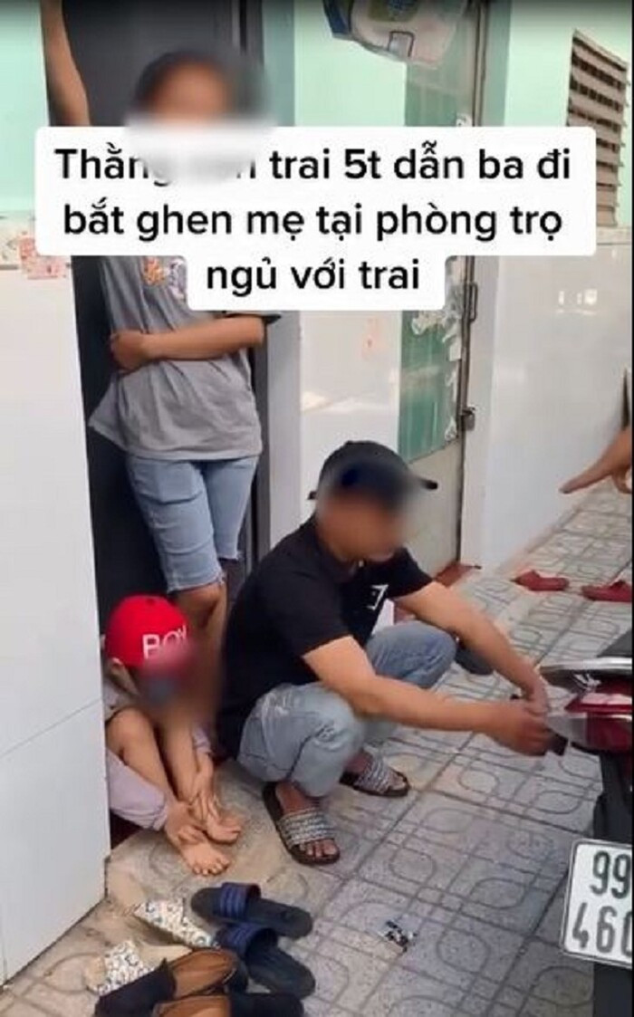 Đưa con trai 5 tuổi đi đón vợ, người đàn ông 'chết lặng' khi thấy 2 đôi dép trước cửa phòng trọ Ảnh 1