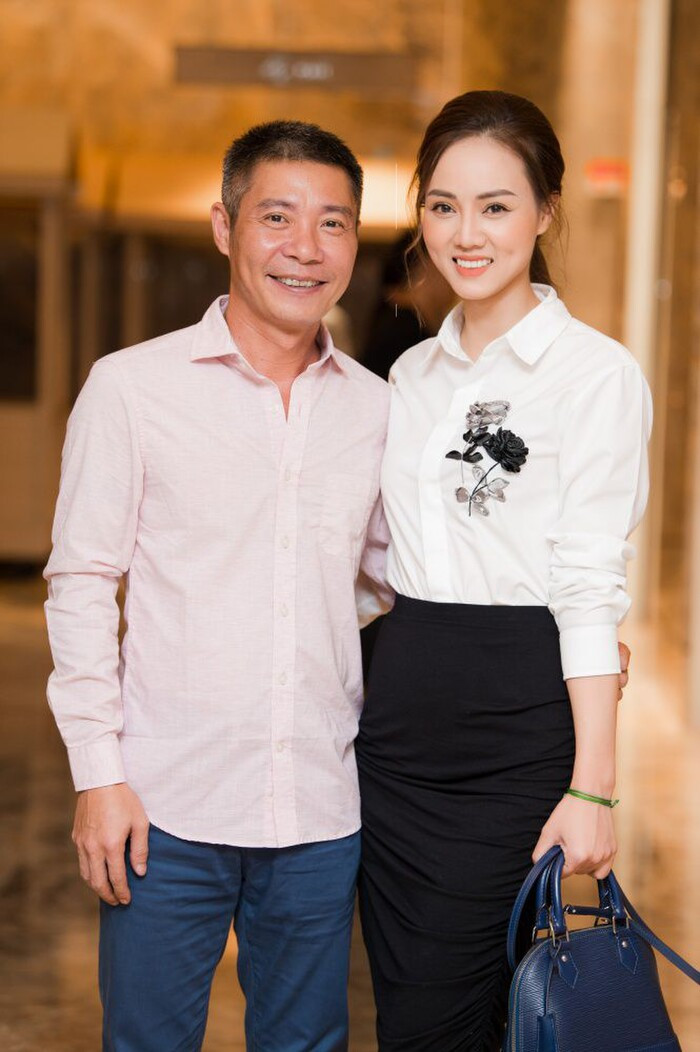 Bà xã NSND Công Lý bất ngờ đăng đàn nhắn nhủ ai đó: 'Bớt ảo tưởng vị trí của mình trong lòng người khác'