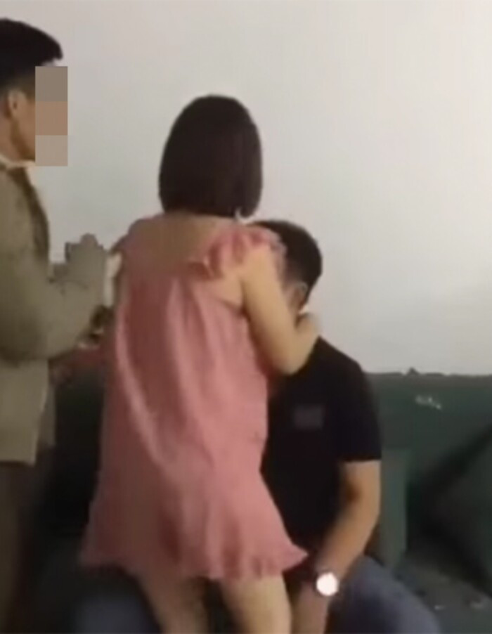 Chồng bắt quả tang vợ 'chim chuột' còn dùng thân che chắn cho nhân tình: 'Ôm nhau đi, ôm nhau mà chết đi'