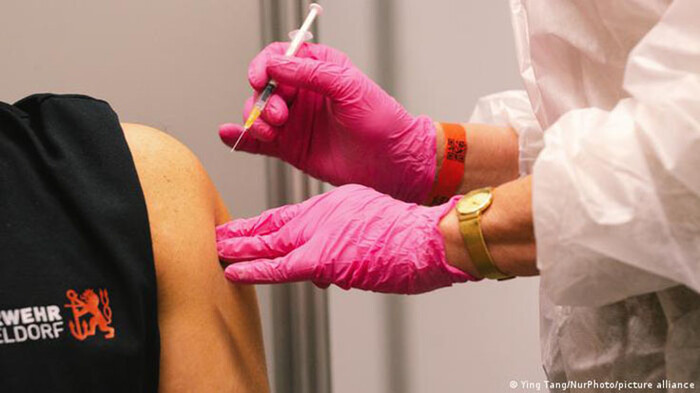 Người đàn ông tiêm 10 mũi vaccine Covid-19 một ngày, lý do khiến dân tình 'ngã ngửa'