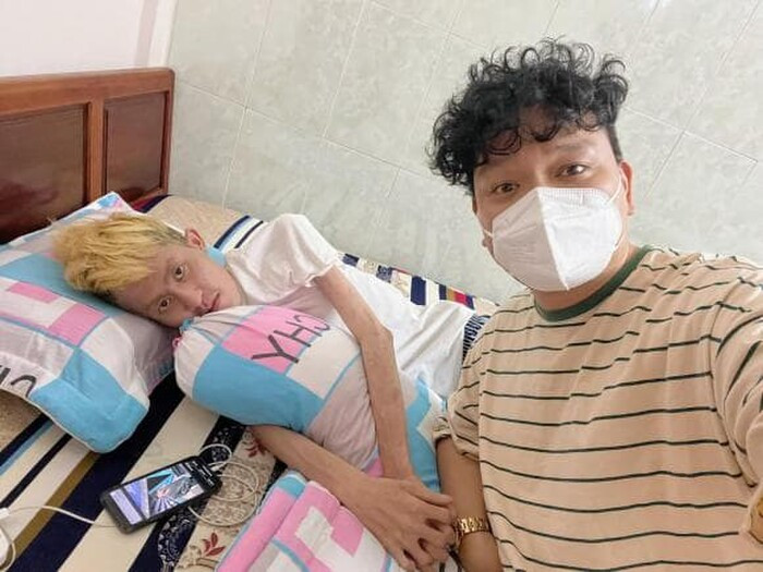 Ca sĩ Phạm Chí Thành cầu cứu Trịnh Tú Trung tìm bệnh viện, sức khỏe cạn kiệt, không còn chịu nổi