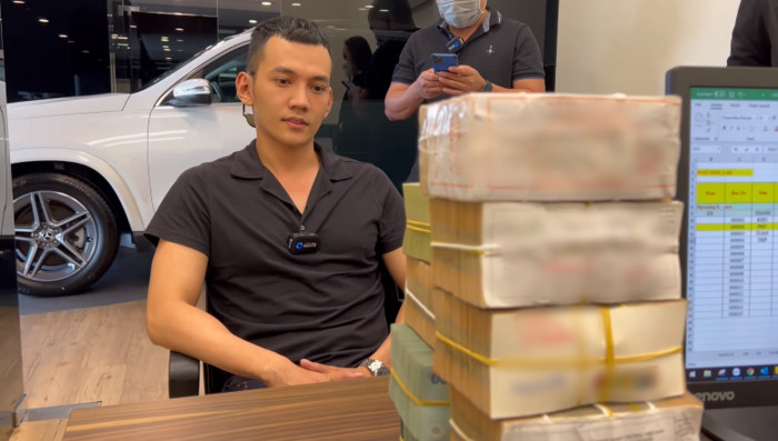 Khoe xế 8 tỷ Lý Bình tặng nào ngờ bị anti-fan xốc xỉa chờ chia tay, Jolie Phương Trinh đáp trả thế nào?