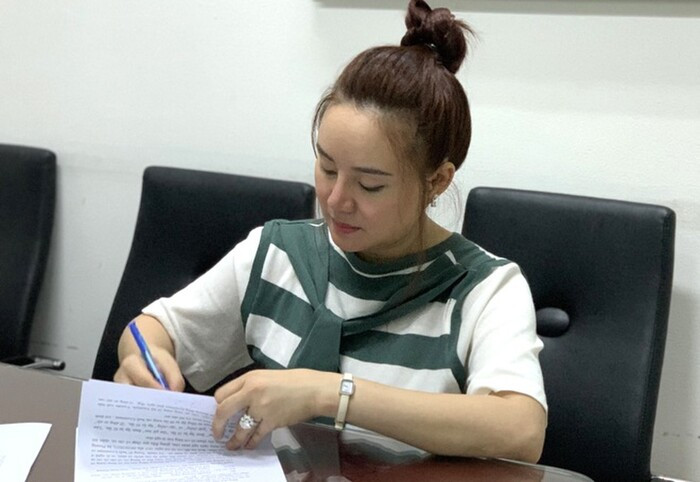 Vừa hé lộ diễn biến vụ kiện tụng với nữ streamer đình đám, Vy Oanh đã về Sài Gòn để làm việc này đây!