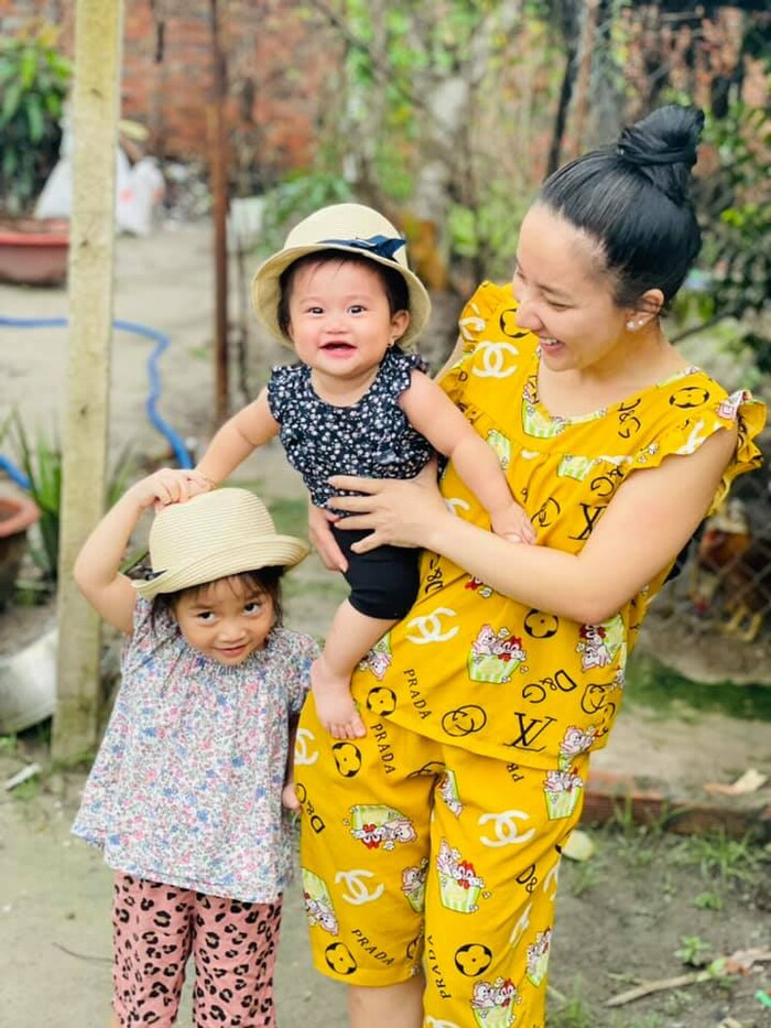 Lê Dương Bảo Lâm lên tiếng khi bị nói giống quái xế trẻ trâu, vừa bồng con vừa bốc đầu xe