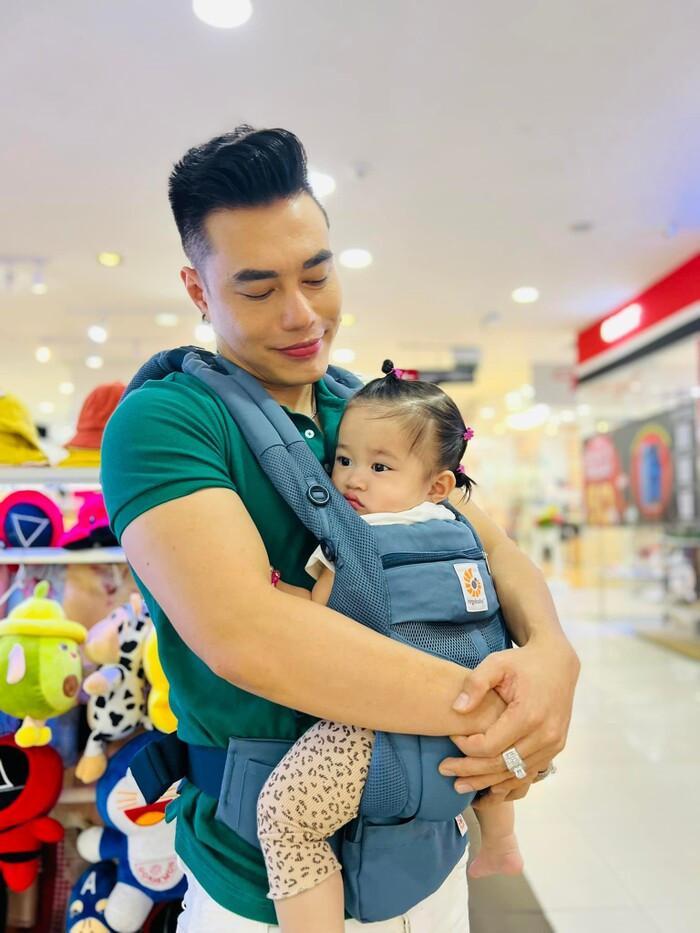 Lê Dương Bảo Lâm lên tiếng khi bị nói giống quái xế trẻ trâu, vừa bồng con vừa bốc đầu xe